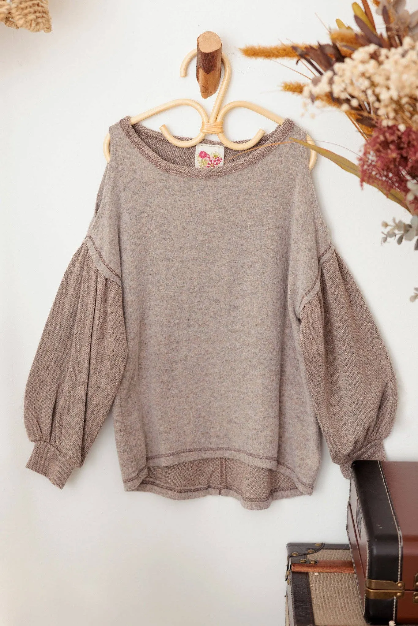 Girls Cold Shoulder Textured Ballon Sleeve Soft Sweater